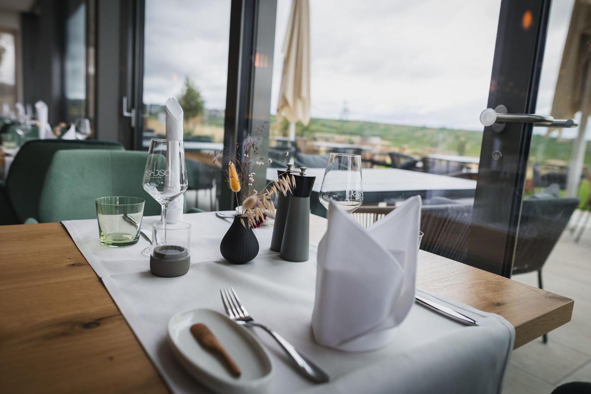 Weinzuhause Hotel-Restaurant-Vinothek Mommenheim Екстериор снимка